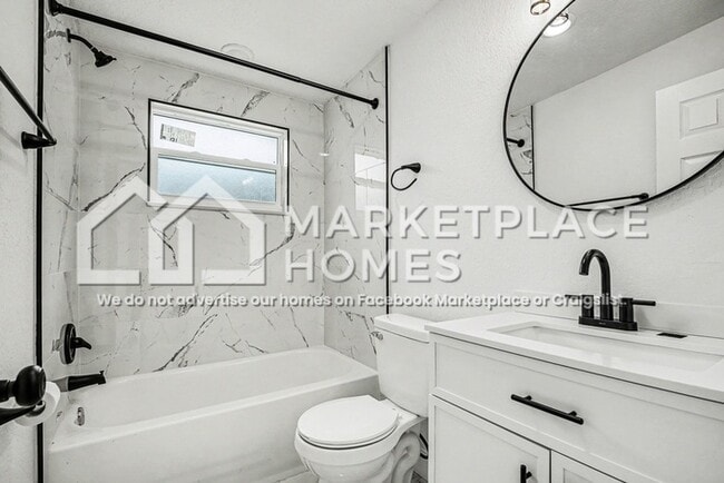 Building Photo - 408 Bassedena Cir N