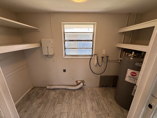 Building Photo - 308 Colonia Ln E