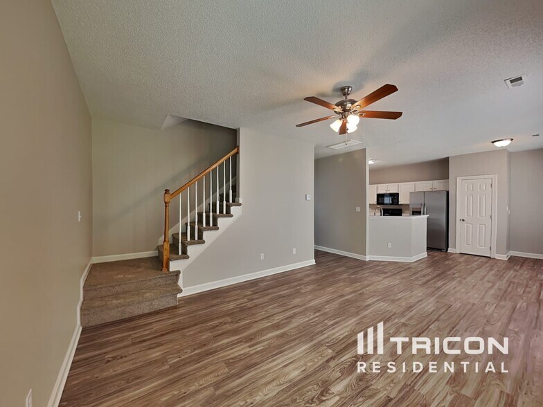 Building Photo - 2829 Rosemeade Dr