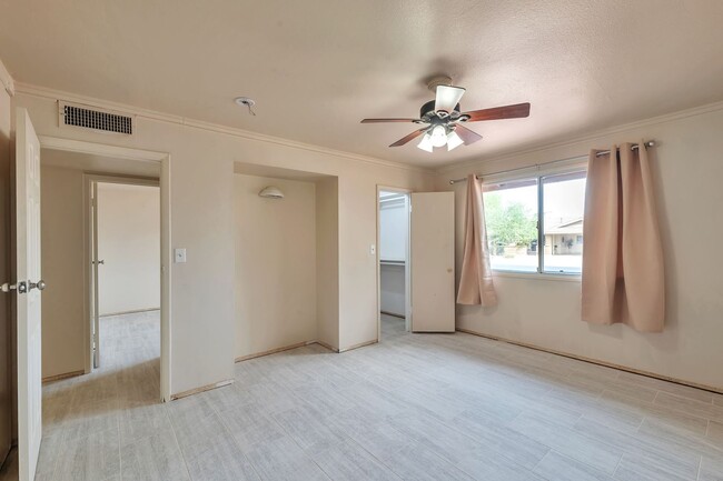Building Photo - Spacious 6-Bedroom, 4-Bath Pool Home Near ASU Campus