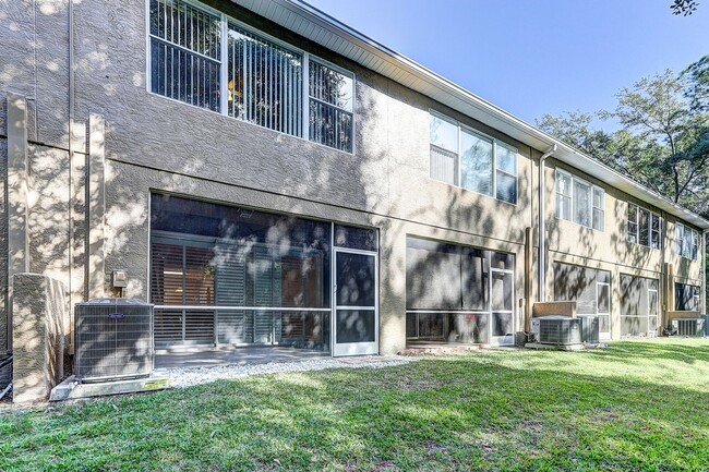 Building Photo - Spacious New Tampa 2 Bedroom, 2.5 Bath Tow...