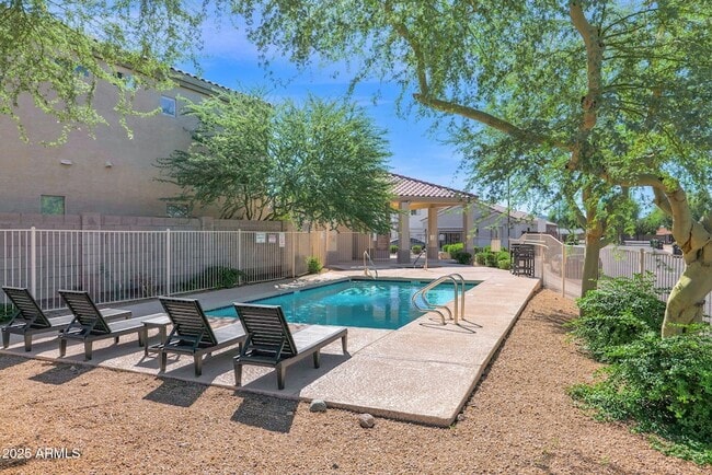 Building Photo - 1750 W Union Hills Dr