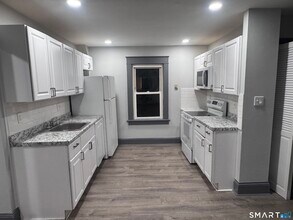 Building Photo - 95 New Canaan Ave