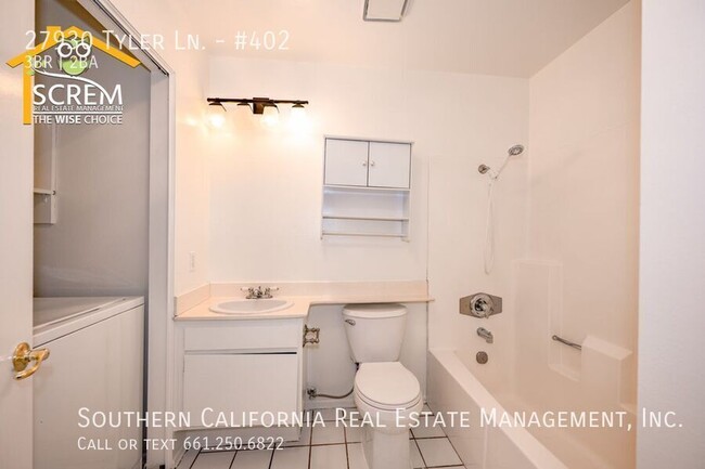 Building Photo - Three Bedroom Upper Condo in Canyon Oaks