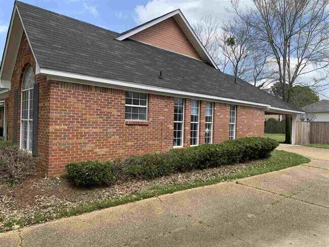 Building Photo - 207 Clark Farms Rd