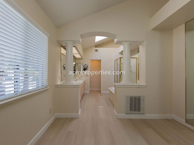 Building Photo - Elegant 4 Bedroom, 3 bath, 3-Car Garage in...