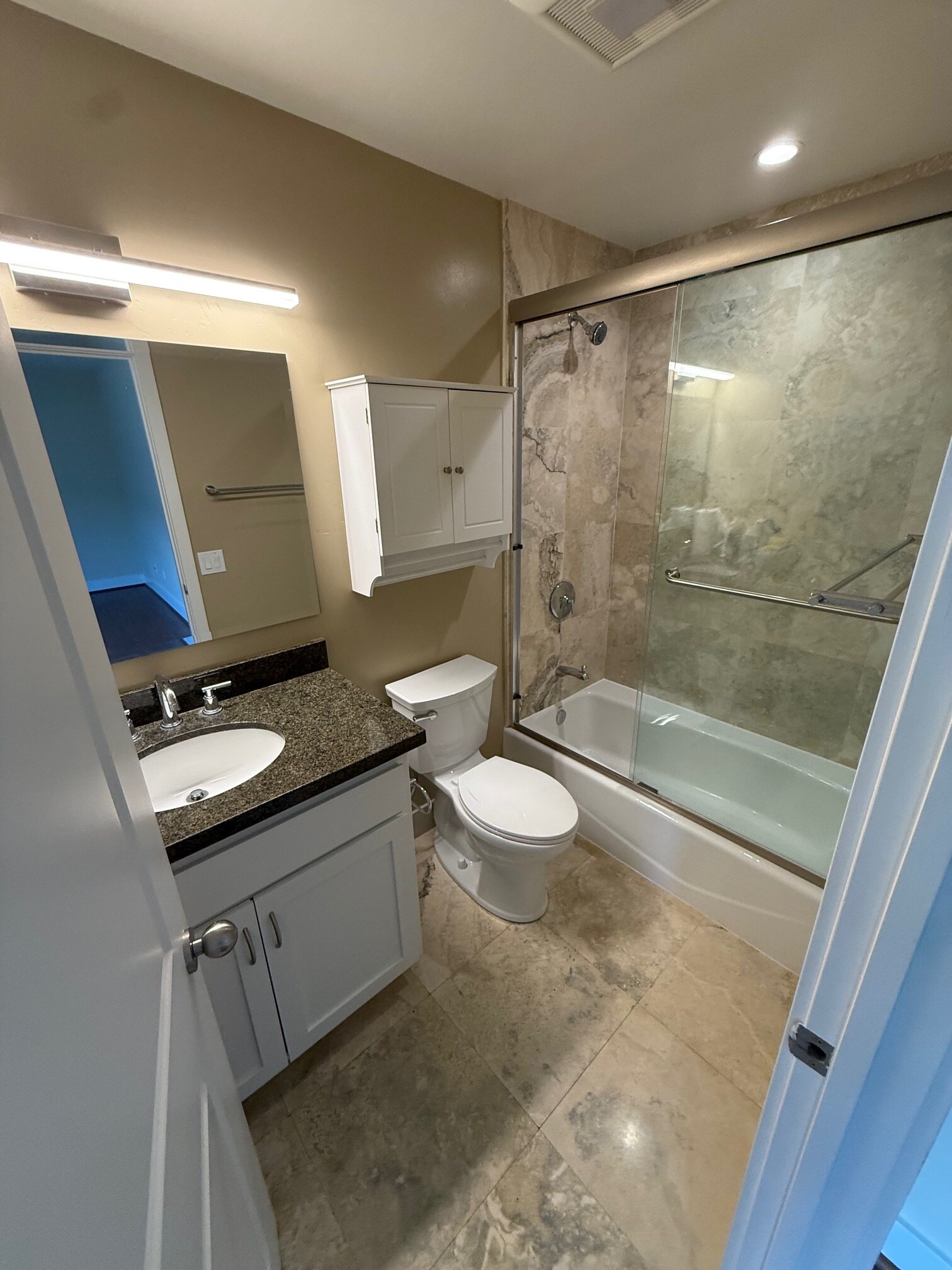 Full Bathroom #1 - 4955 Del Monte Ave