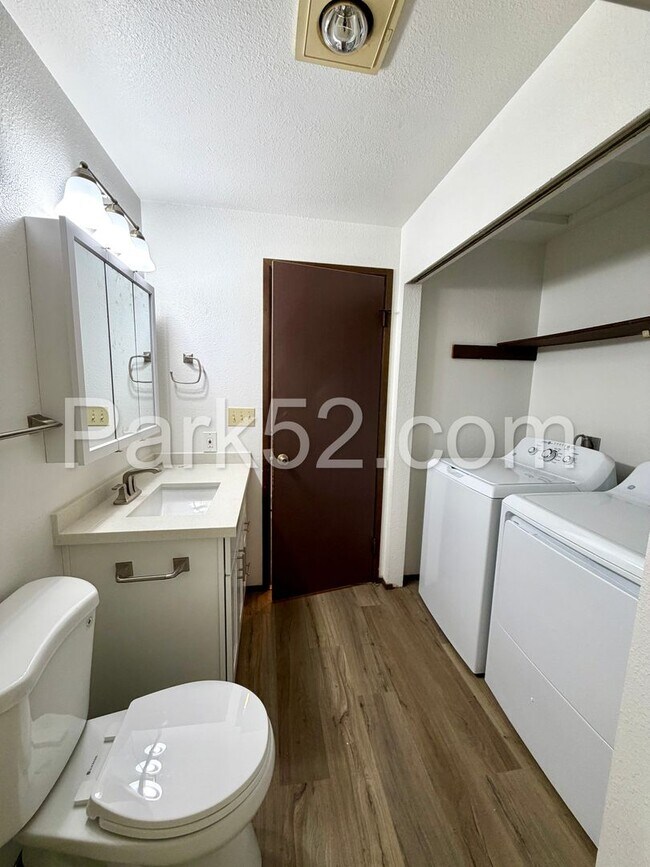 Building Photo - 9421 43rd St Ct W