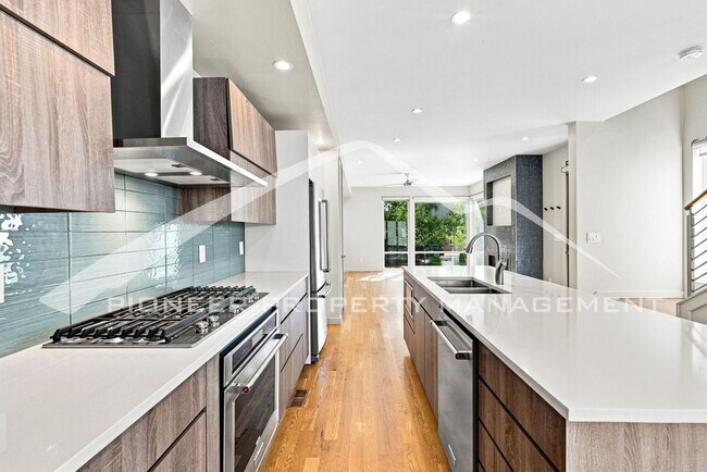 Building Photo - 3625 Mariposa St