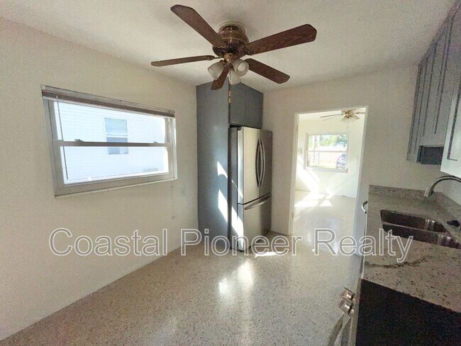 Building Photo - 1711 31st St S