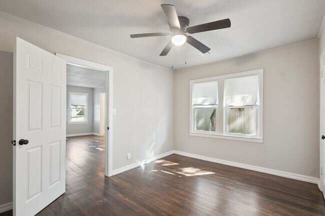 Building Photo - Location, Light & Lifestyle! 3-Bedroom Tul...