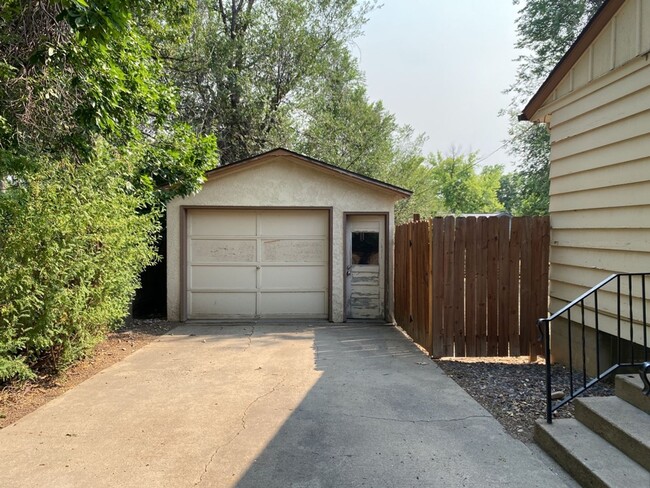 Building Photo - STUDENTS WELCOME! Ranch Home w/ Finished B...