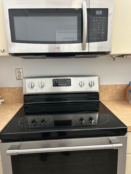 Building Photo - 8500 SW 109th Ave