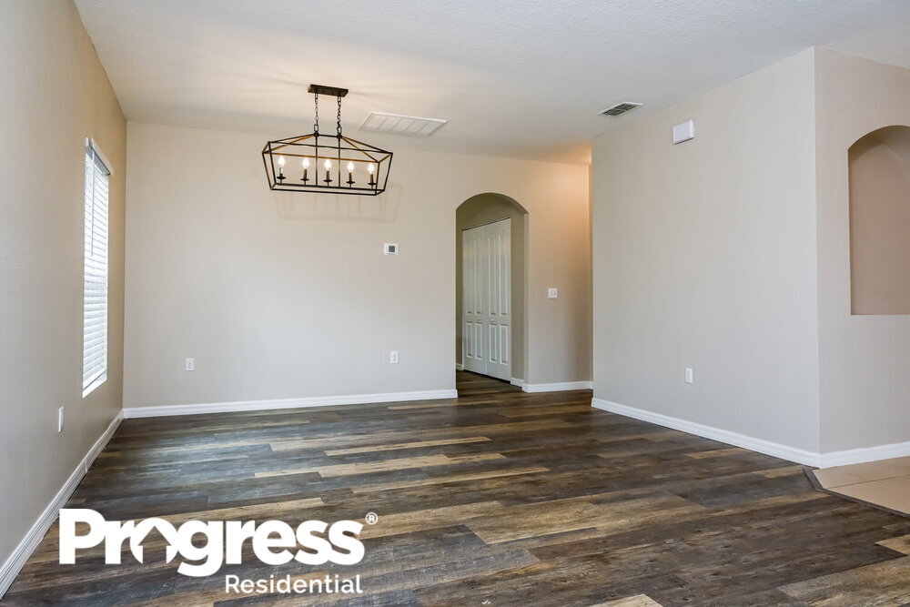 Building Photo - 6881 Glenbrook Dr