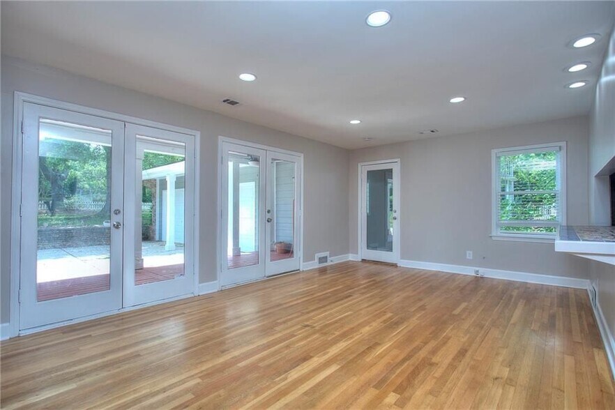 Building Photo - 2067 Brockett Rd