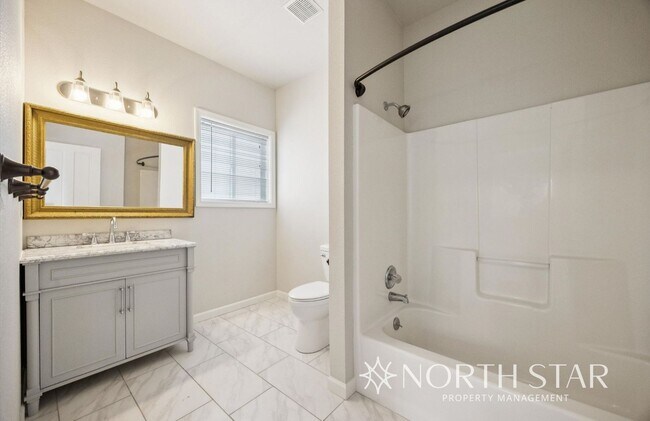 Building Photo - 12793 SW Sierra Vista Dr