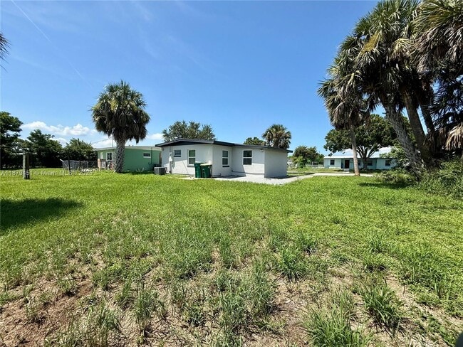 Building Photo - 3460 Normandy Dr