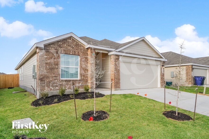 Building Photo - 2704 La Mundial St