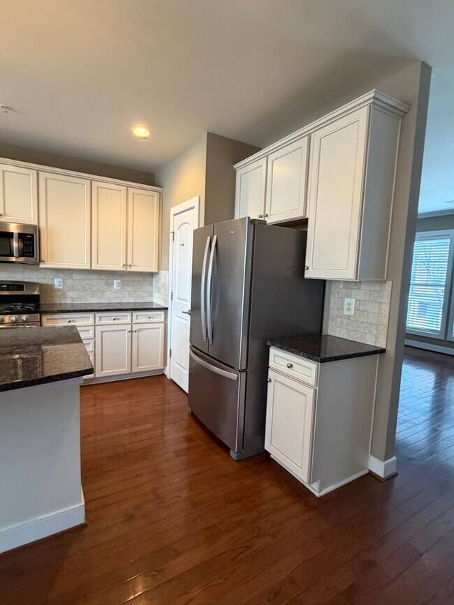 Building Photo - 4 LEVEL TOWNHOUSE WITH 2 CAR GARAGE, WALKING DISTANCE TO DOWNTOWN CROWN