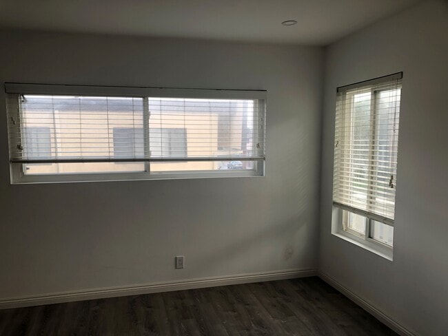 Building Photo - 25909 Viana Ave