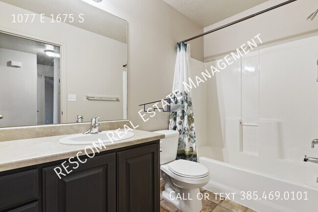 Building Photo - 1077 1675 S