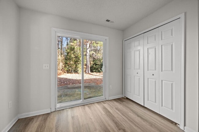 Building Photo - Updated 3BR Home with Garage, Pet Friendly!