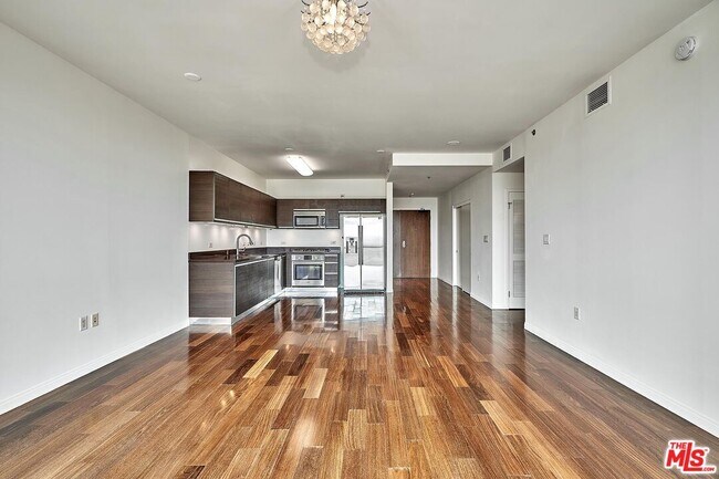 Building Photo - 3785 Wilshire Blvd