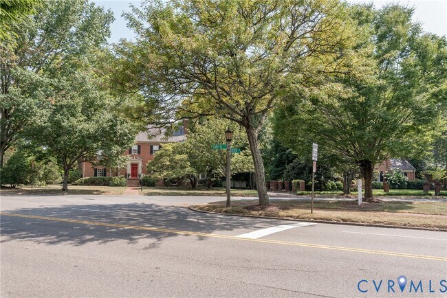Building Photo - 3710 W Cary St