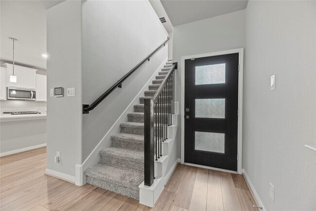 Building Photo - 16107 Hilltop Oak Dr