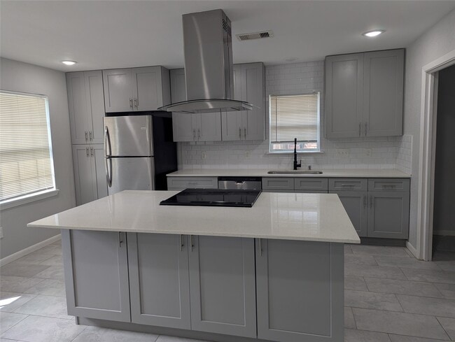 Building Photo - 5737 Alvarado Dr