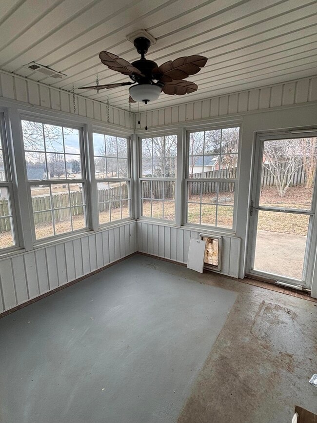 Building Photo - 158 Mallard Lake Dr