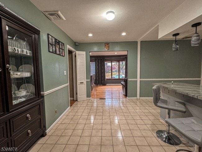 Building Photo - 617 Sycamore St