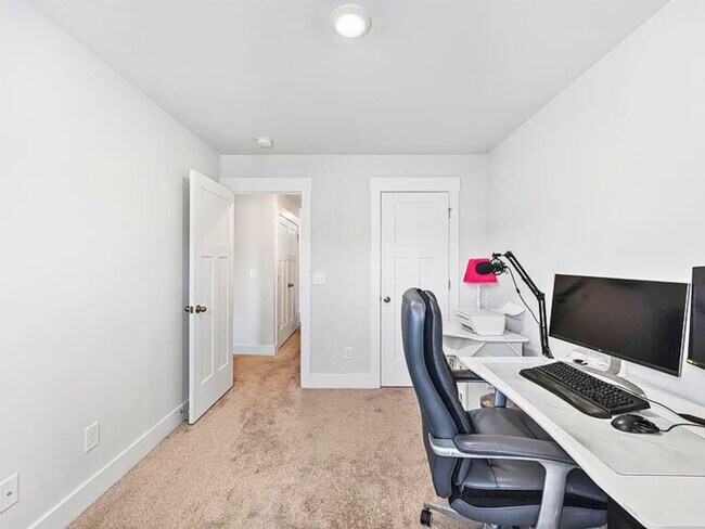 Building Photo - 109 Shallons Dr