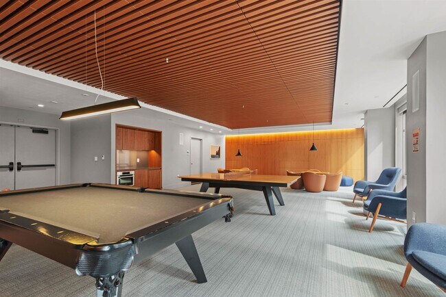 Building Photo - 75 Park Ln S