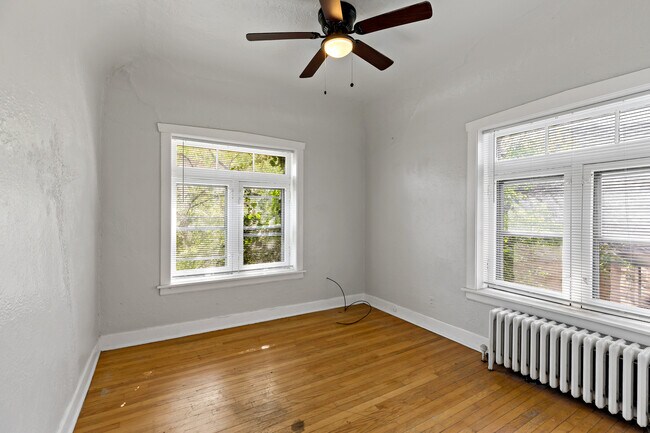 Building Photo - 11059 S Hoyne Ave