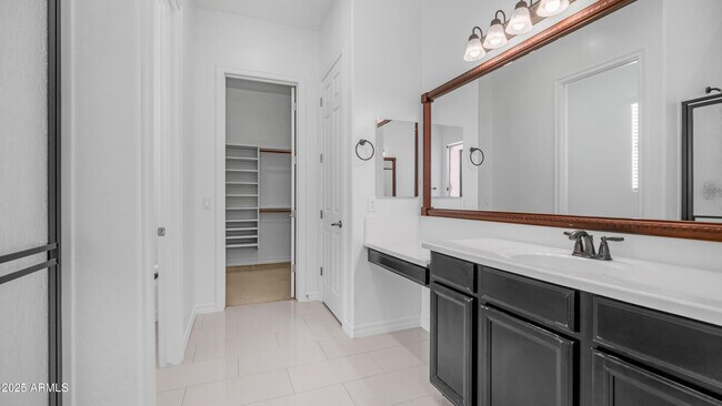 Building Photo - 561 W Yellowstone Way