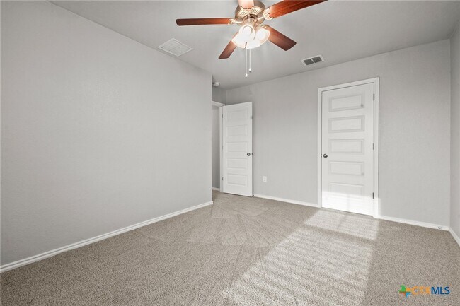 Building Photo - 271 Kinsley Wy