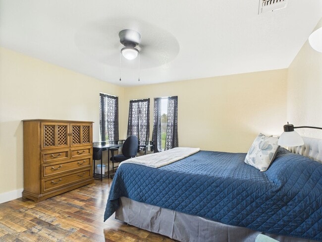 Building Photo - All Utilities are Included