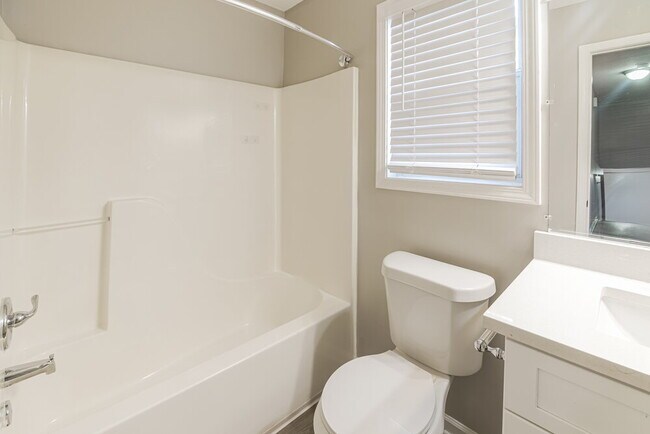 Building Photo - 412 Ivy Crest Dr