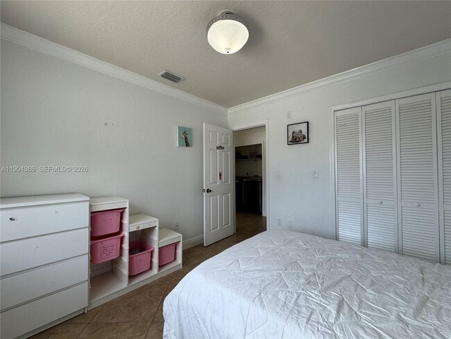 Building Photo - 2875 W 72nd Terrace