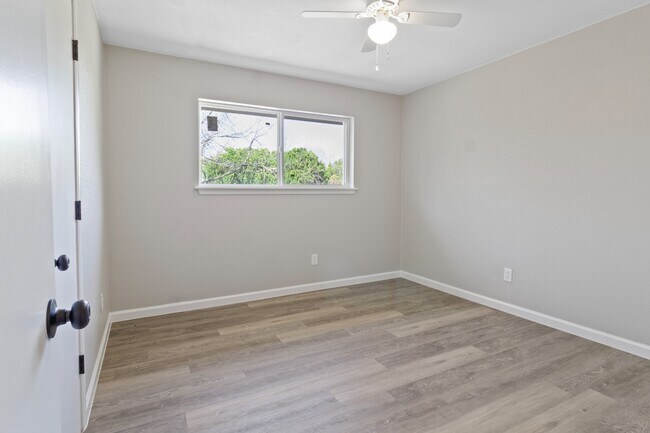 Building Photo - 8418 N 117th E Ave