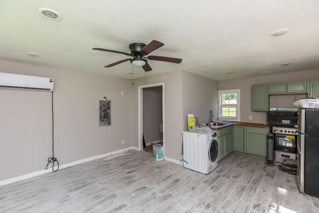 Building Photo - 311 Pinemont Dr