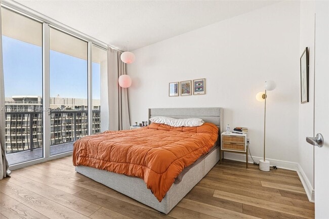 Building Photo - 1750 N Bayshore Dr