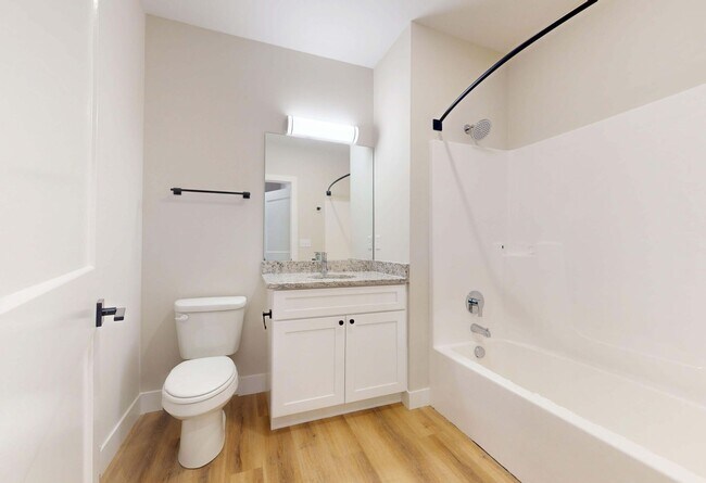 Interior Photo - 305 W Washington