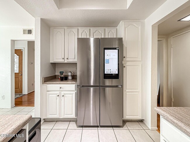 Building Photo - 560 Chapala Dr