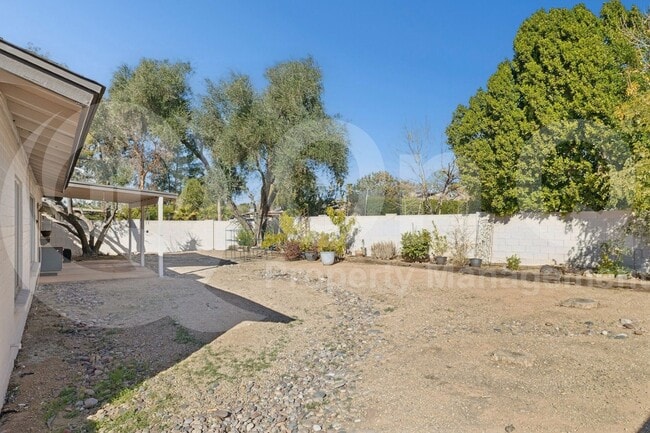 Building Photo - 9300 E Kalil Dr