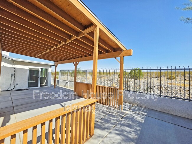 Building Photo - 3630 E Vineyard Dr N