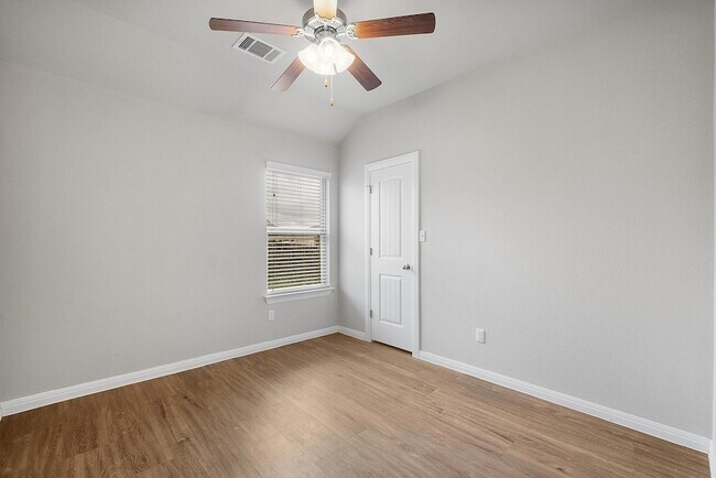 Building Photo - 13024 Tinker St