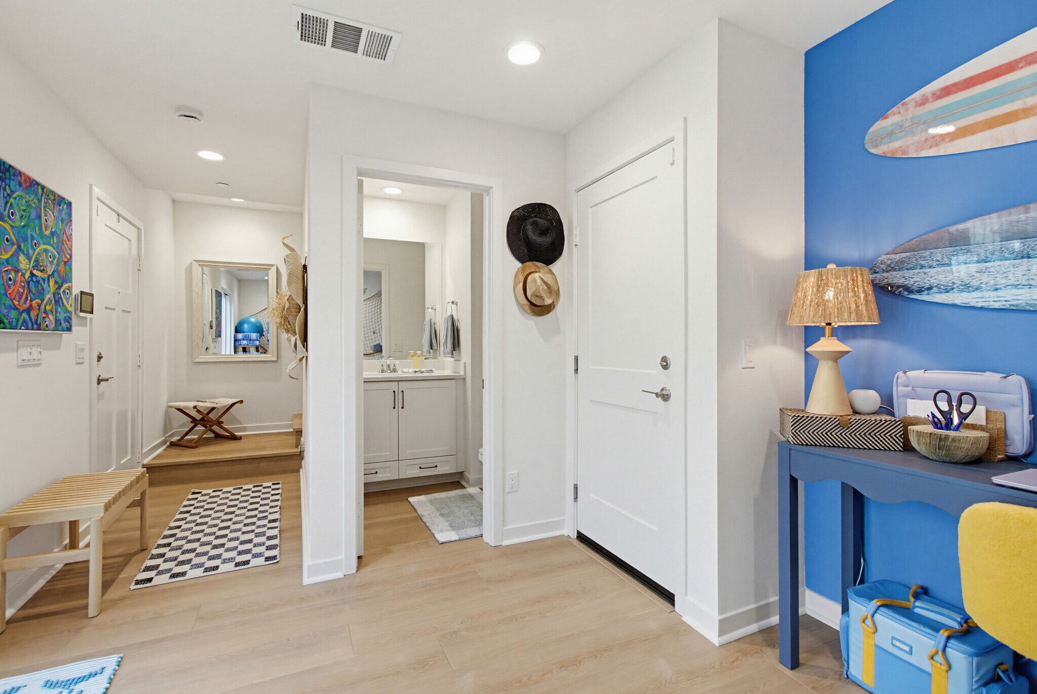 Building Photo - 2528 Delphinium Ln