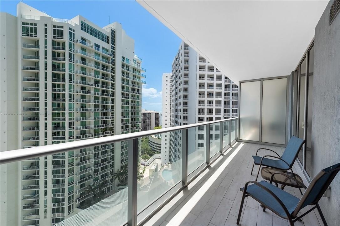 Building Photo - 1300 Brickell Bay Dr